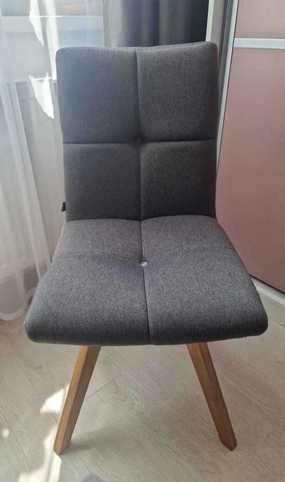 Scaun gri modern tapițat, confortabil, în stare excelentă