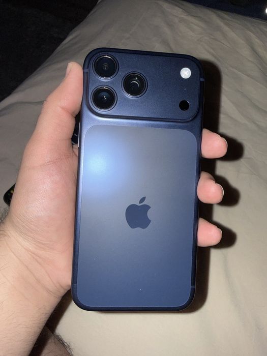 Iphone 17pro max 7циклок