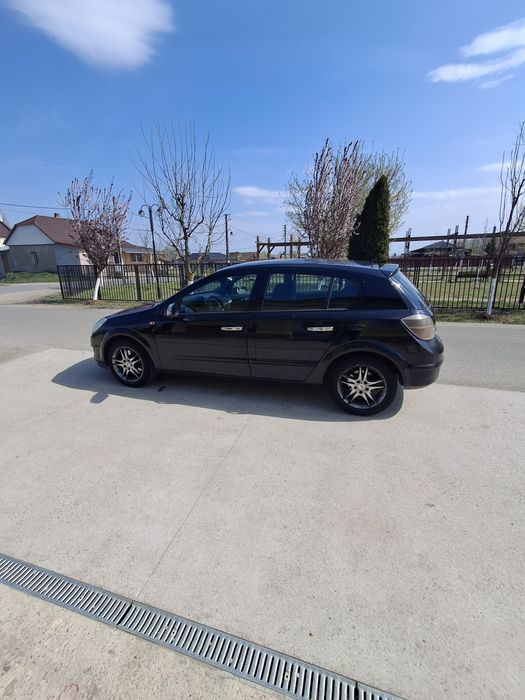 Opel Astra H trage foarte bine