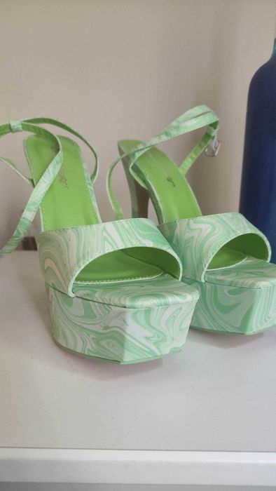 Public Desire Сандали с ток на платформа