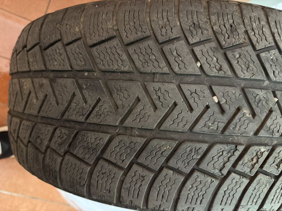 Vând cauciucuri iarna Michelin 255/50/19