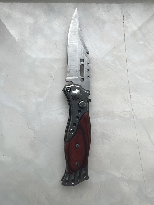 Briceag de vănătoare etc.