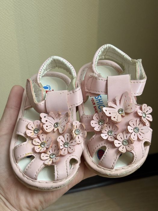 Продам сандали для девочки