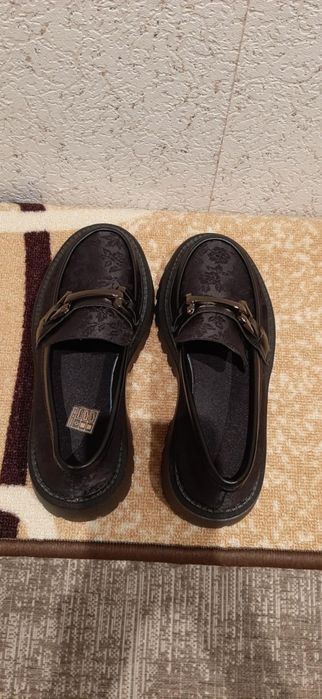 Продавам дамски обувки