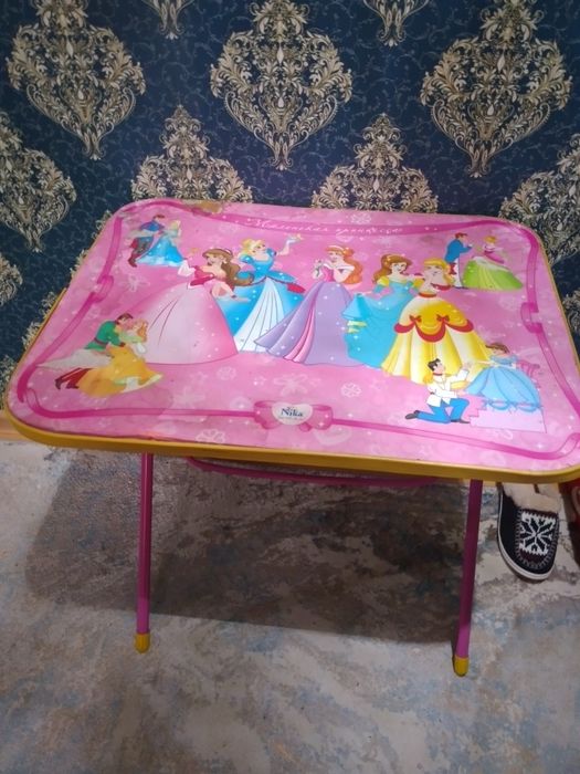 Детский стол в хорошем состоянии