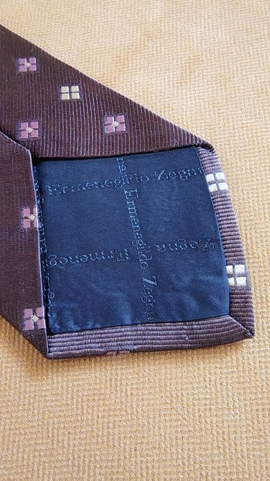 Вратовръзки Ermenegildo Zegna и Valentino