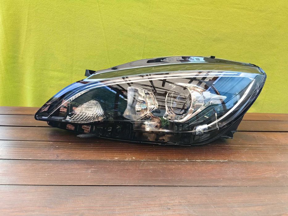Фар за Peugeot 308 / Пежо 308