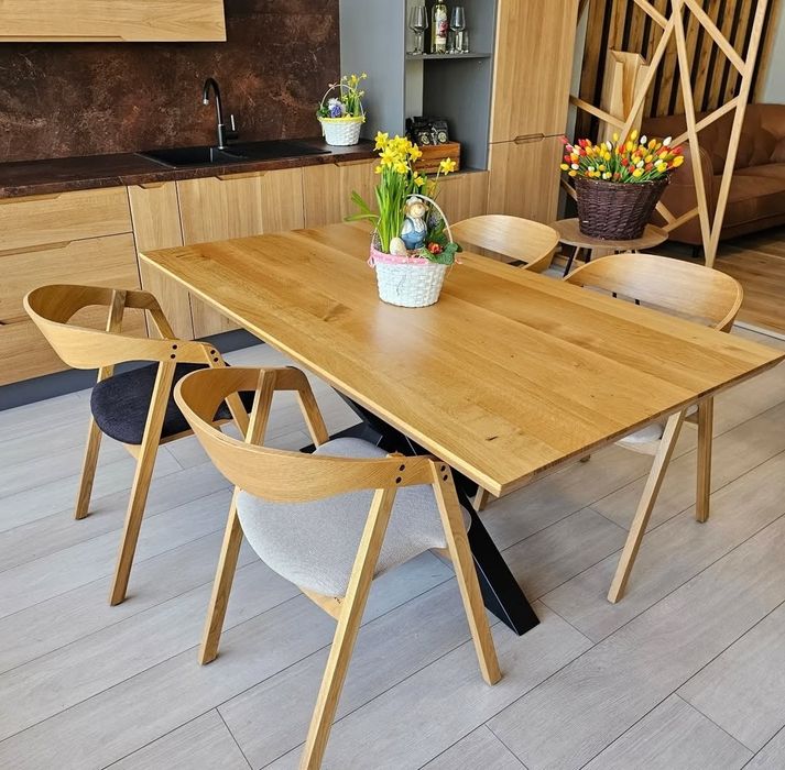 Трапезни маси от масив дъб с метални крака