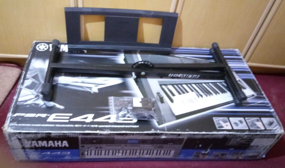 Orga Yamaha PSR-E 443 si accesorii