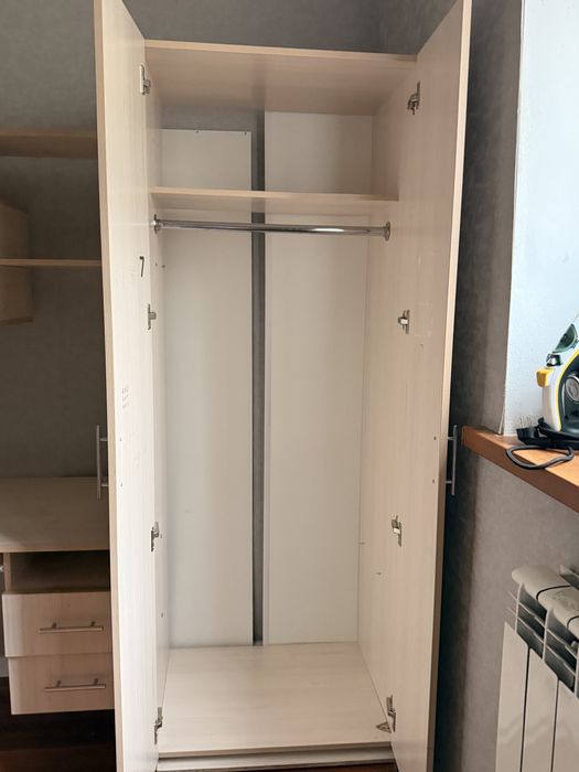 Шкаф для спални хорошим сост