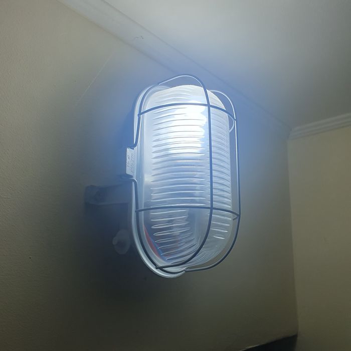 Corp de iluminat plafoniera aplica neon office camera hol pivnita beci