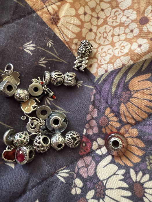 Елементи и гривна пандора.