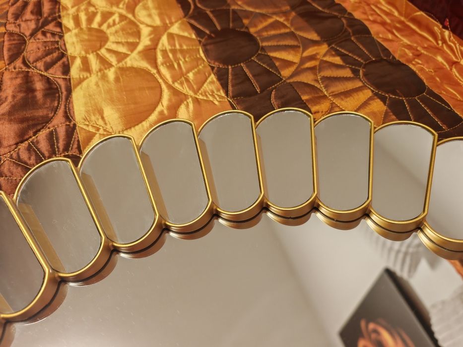 Vând oglinda model floare