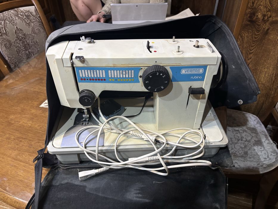 Продам швеюную машинку