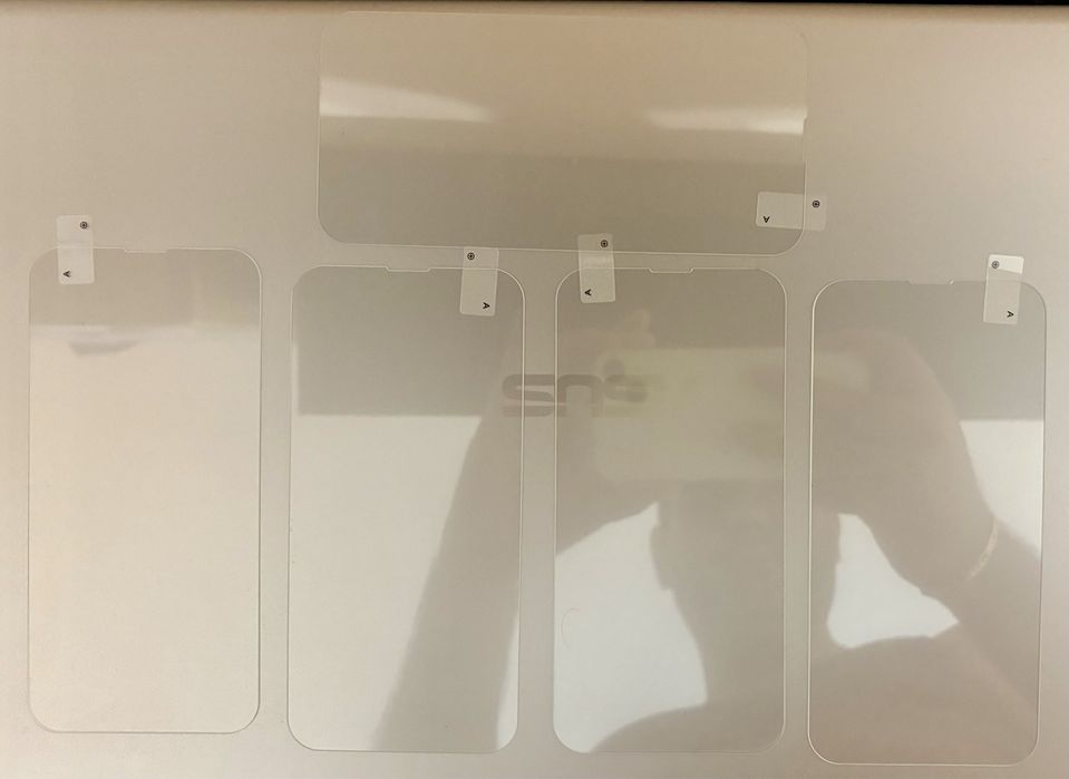 Комплект от нови кейсове и протектори за iPhone 13