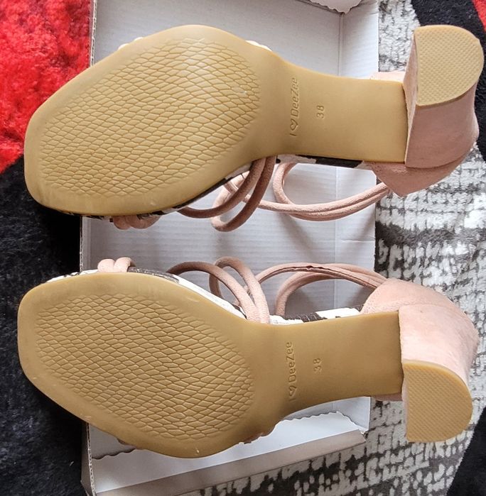 Vând pantofi mărime 38