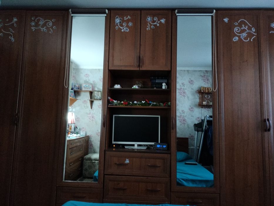 Шкаф во всю стену