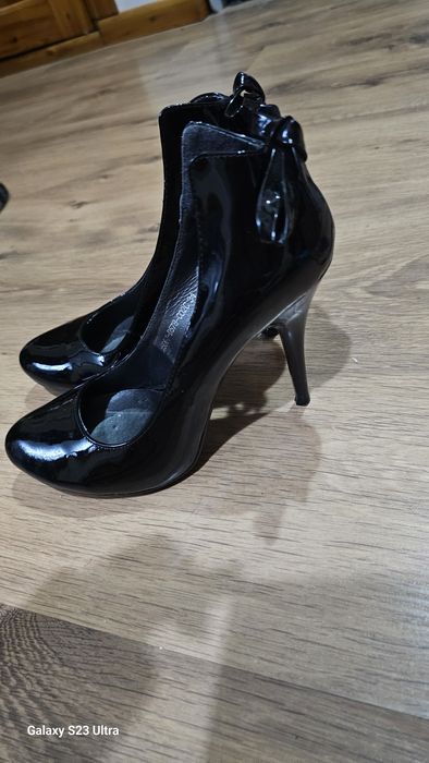 Продам туфли лакированные