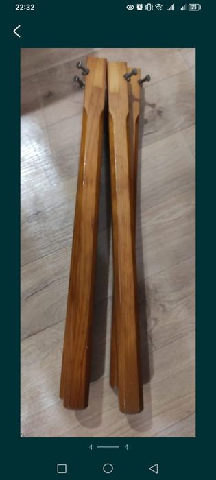 Деревянный стол со стульями