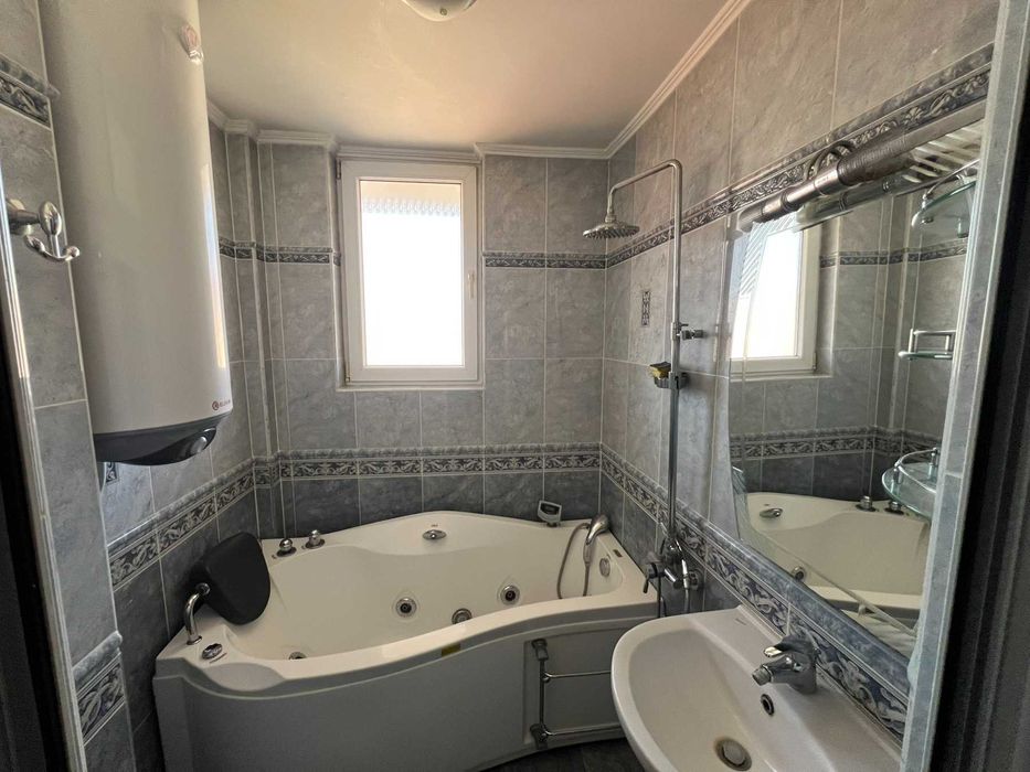 Продава се Тристаен апартамент в Пазарджик, Идеален център - 87 кв.м за 1138 €/кв.м - Снимка #8