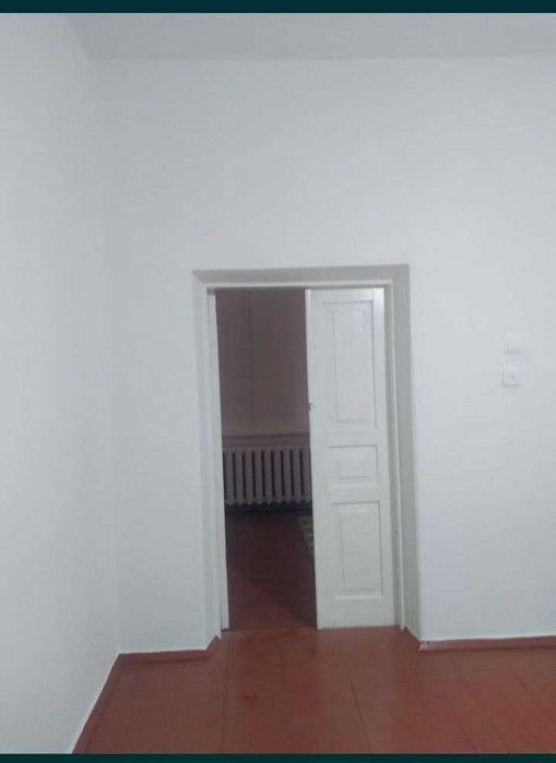 Хазора томонида жойлашган 10 хонали ховли сотувда