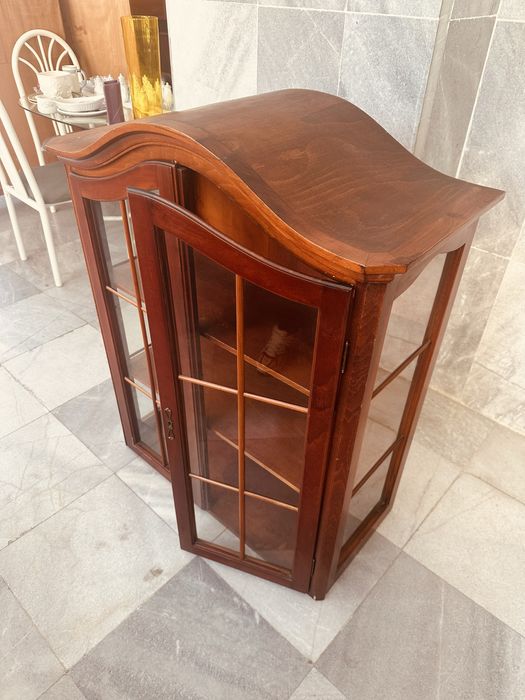 Витрина от масив и фурнир – Rondova, неокласически стил