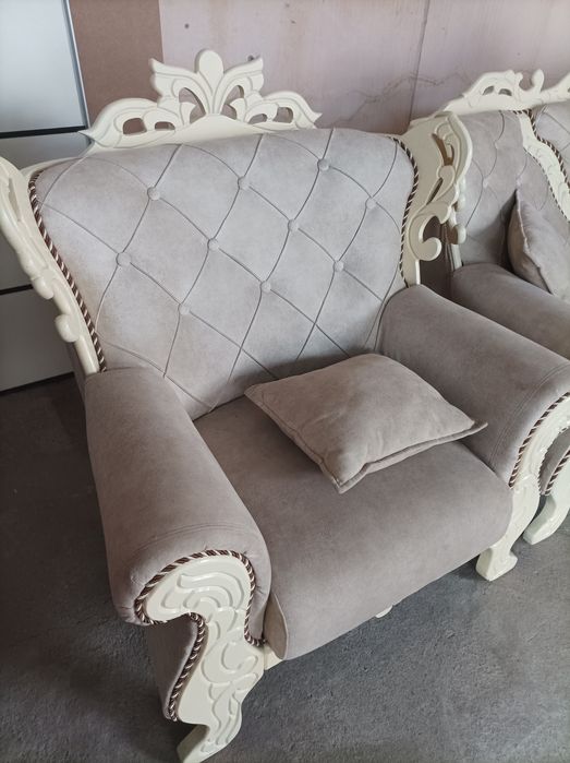 Продается диван и 2 кресла