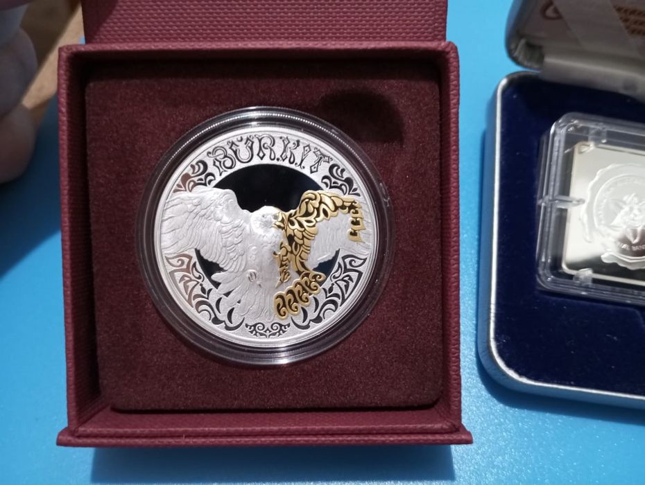 Серебряные монеты Беркут, Акку, 8 Марта