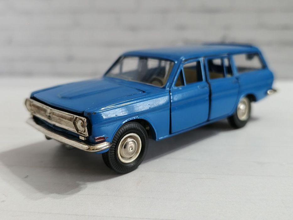 Продам советские модели автомашин в масштабе 1/43. Металлические.