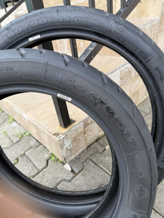 Vand anvelope moto in stare buna!
