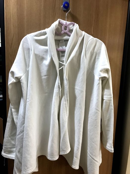 Bluză tip șal de la Decathlon Domyos