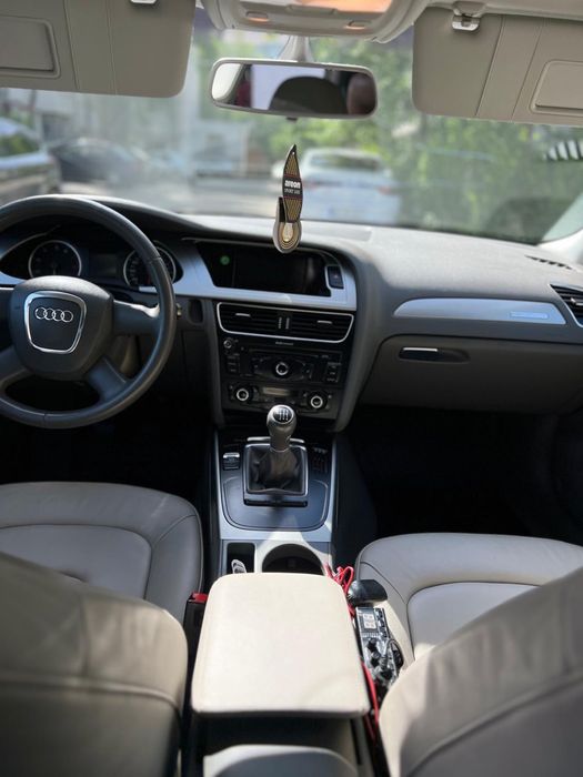 Audi A4.