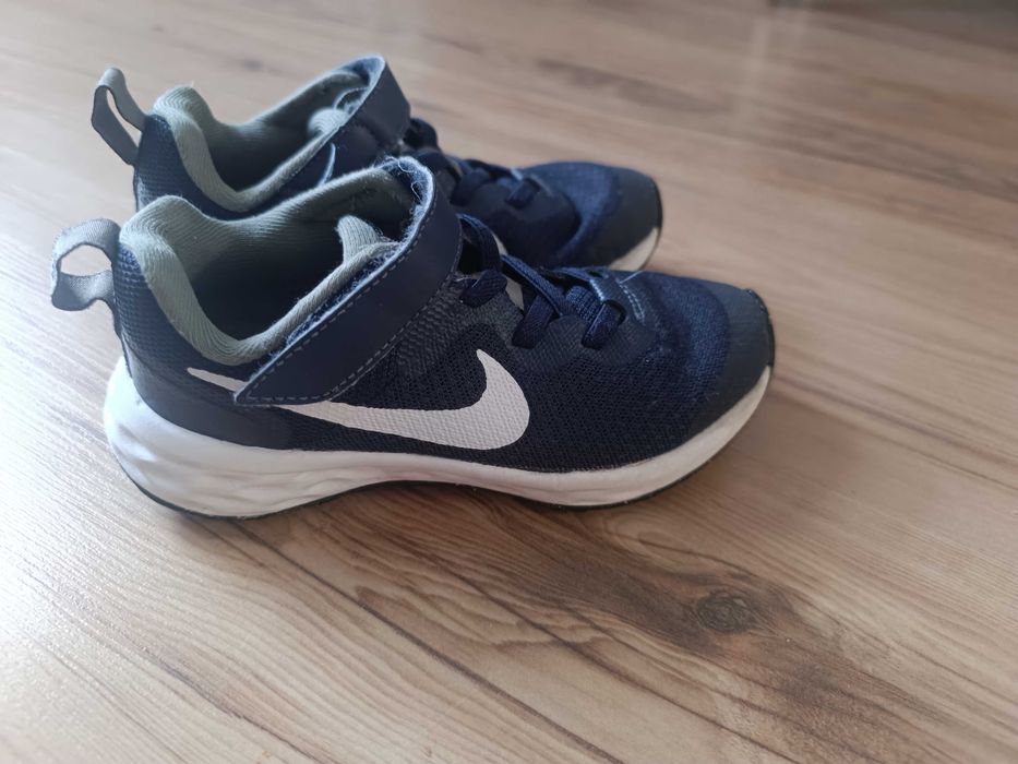 Детски маратонки Nike Revolution размер 28