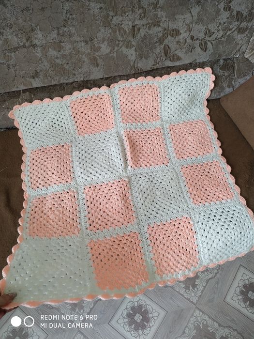 Вязанное покрывало для мальчика и девочки.