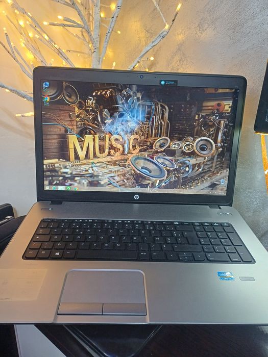 Laptop. Hp i3 17.3 metalic