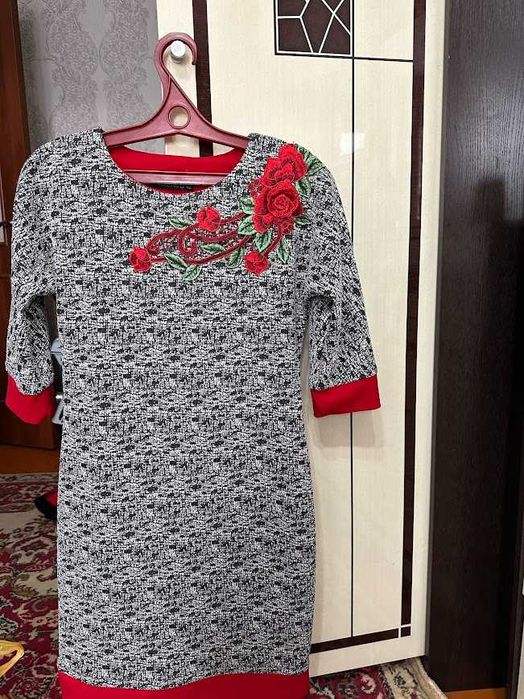 Отдам платья 44 размера