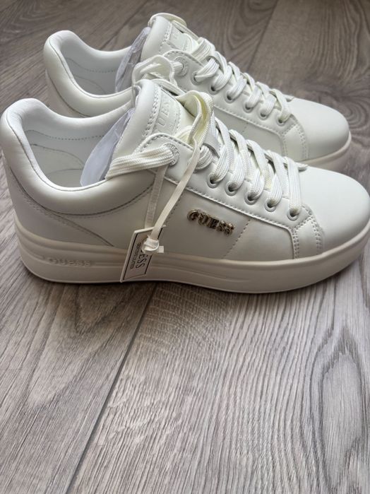 Дамски кецове Guess