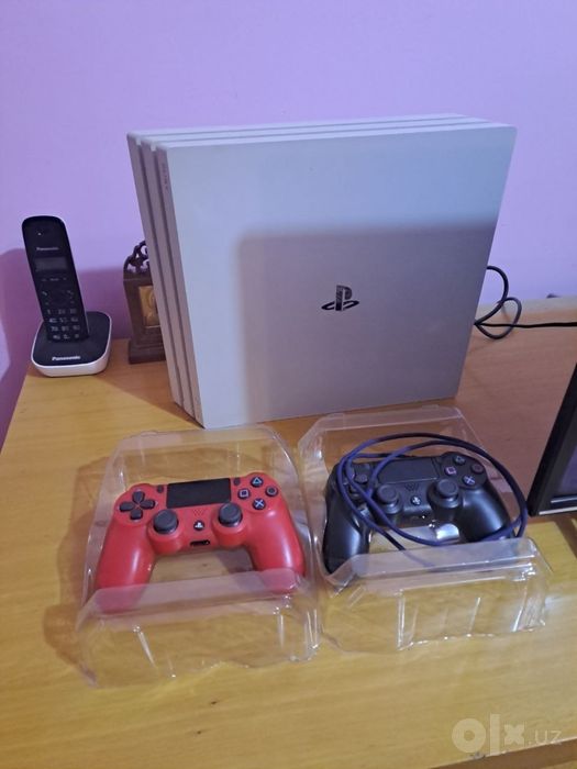 Sony PlayStation 4 Pro 1TB + 2 джойстика