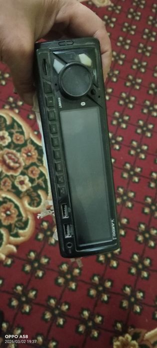 Магнитола сотилади.