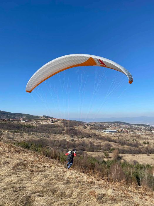 Курс по парапланеризъм в София, продажба на парапланери и екипировка