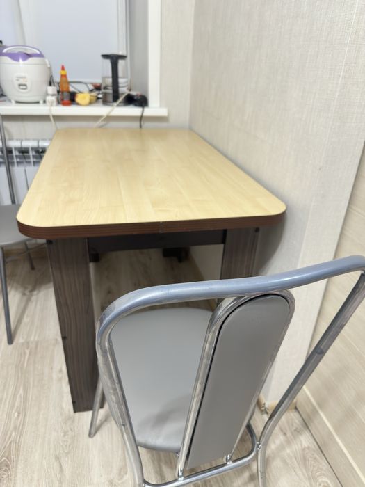 Продается стол , 4 стула