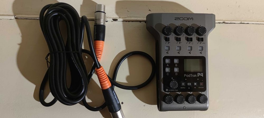 Zoom PodTrak P4 + 2x XLR Bespeco
