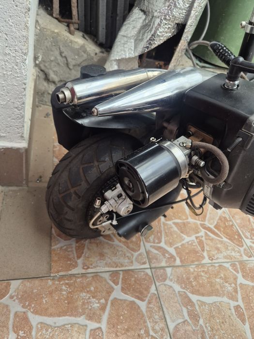 Go-Ped Riot Trotineta cu motor pe benzina 49cc
