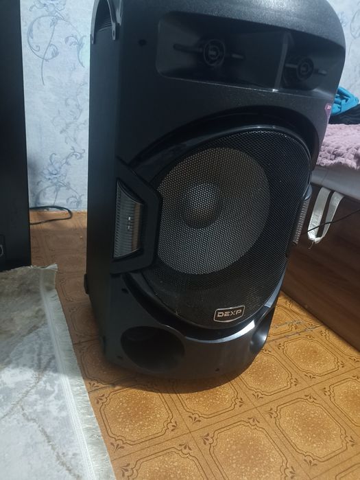 Продам колонку  DEXP V880.