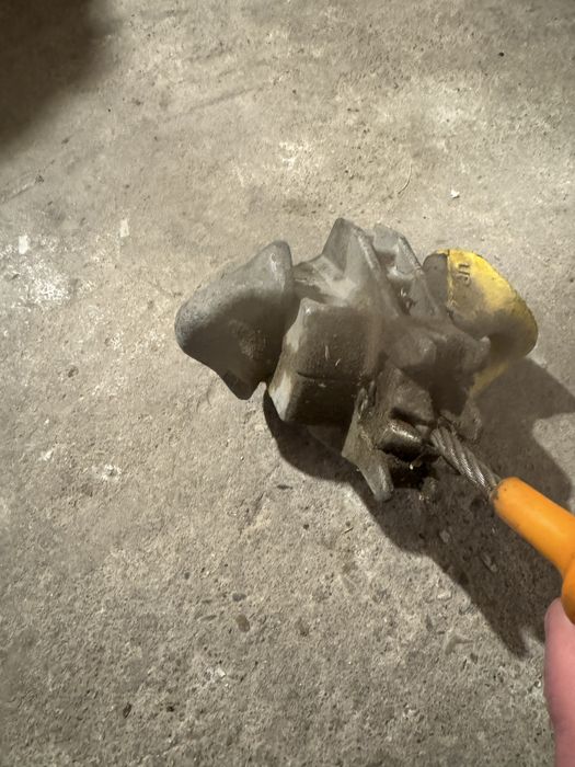 Blocator container tir semiautomat