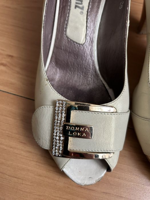 Дамски кожени сандали в бежово и бяло 38 номер