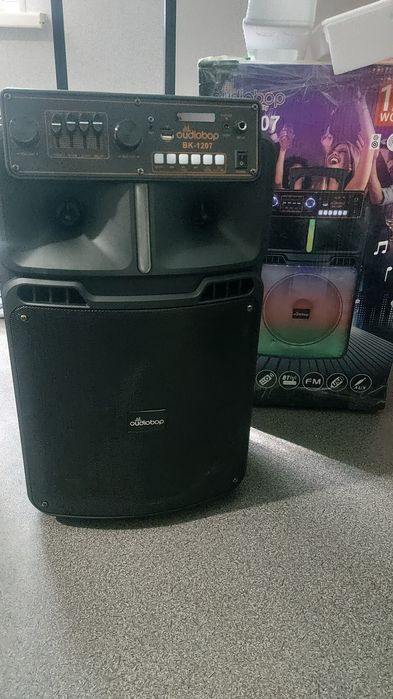 Продам музыкальную  колонку