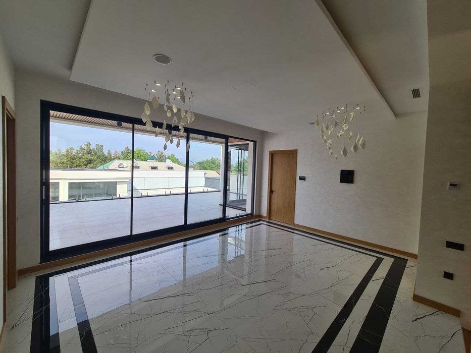 Особняк креативного класса с 16 сотками и 1300 кв.м. Цент. Лун.