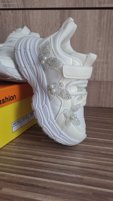 Детски маратонки с перли  27-ми номер