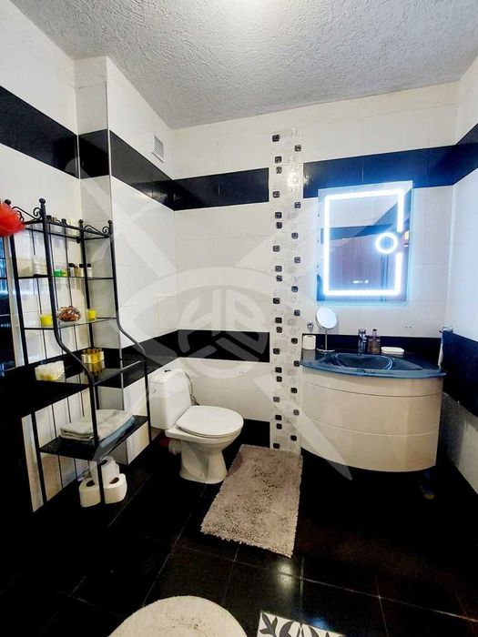 Дава се под наем Тристаен апартамент в София, Витоша - 130 кв.м за 1146.99 € - Снимка #12
